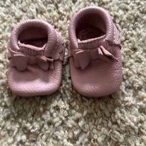 Freshly Picked Pink bow and scalloped shoes. Size 1